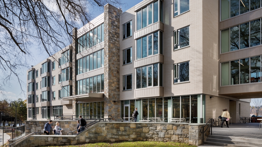 Môi trường học tập đa sắc màu - đa văn hoá tại trung tâm tài chính Manhattan thành phố New York - Pace University